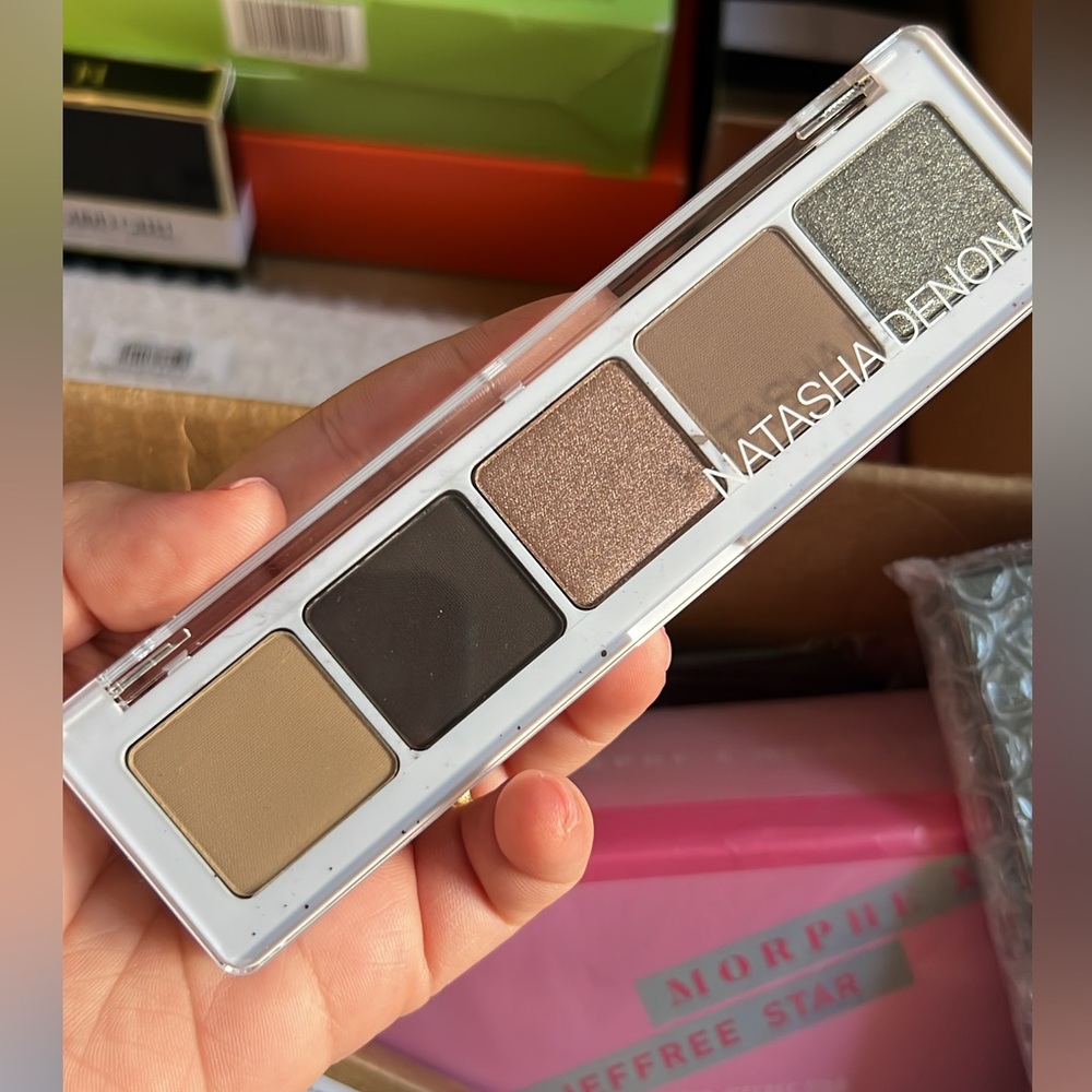 NATASHA DENONA
Mini Nude Eyeshadow Palette